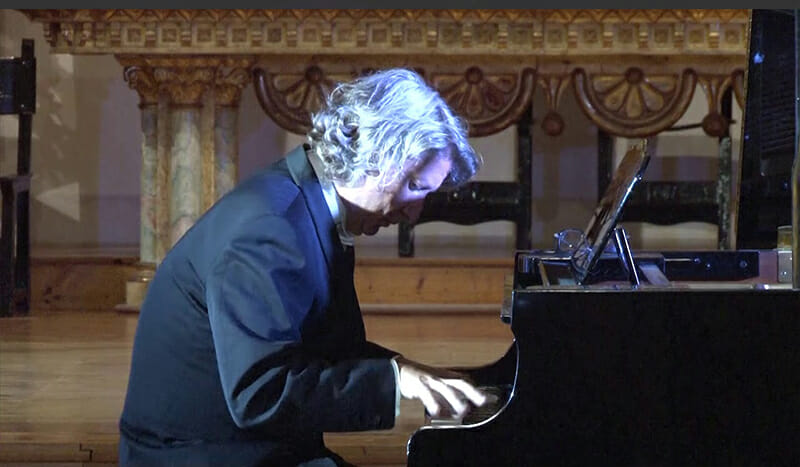 Bonnín de Góngora se inspira en Vélez-Málaga para su nueva ‘Suite’ de piano. Artículo de Eugenio Cabezas